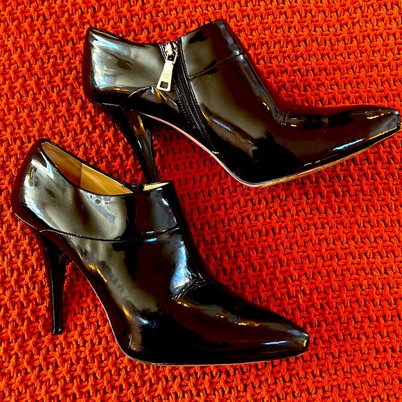 STUNNING PRADA Patent Leather Booties - Picture 3 of 7